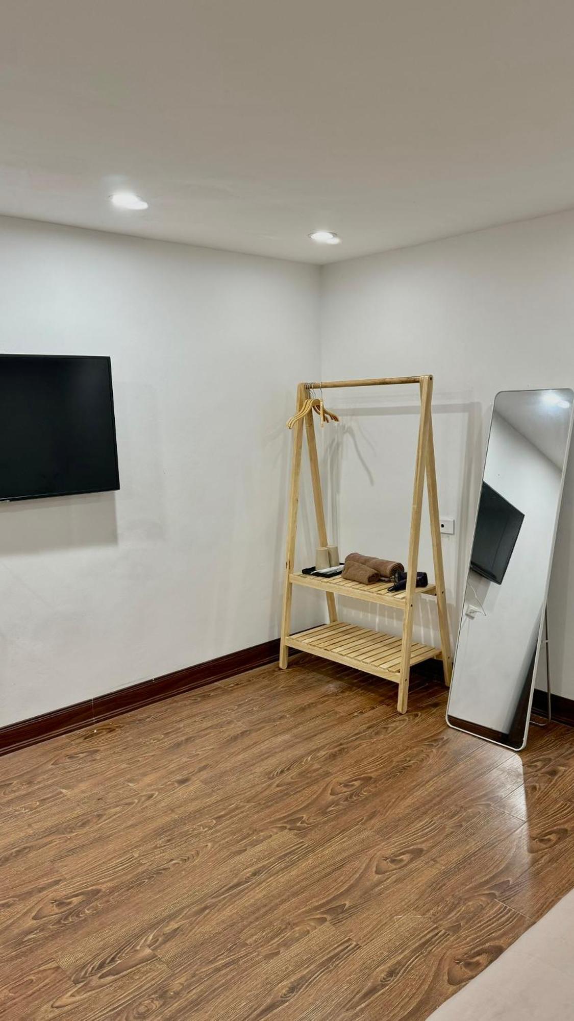 Bom House - Zxz Apartment Hanoi Bagian luar foto